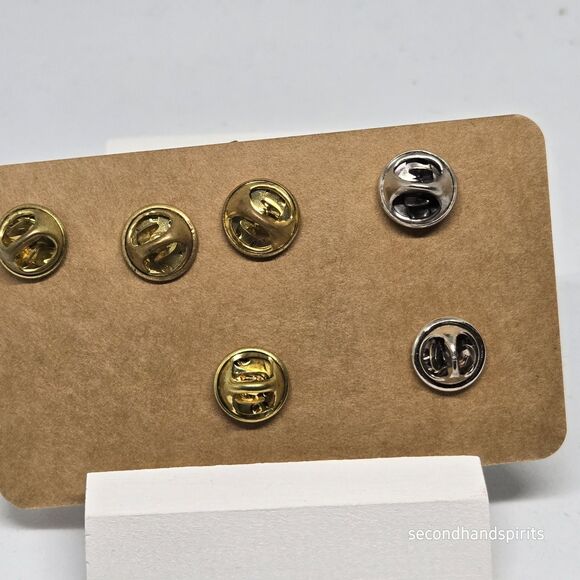 Lot of 18 Vintage Brooches Tac Pins Wide Variety Plastic Metal Wood Patriotic - Picture 3 of 14